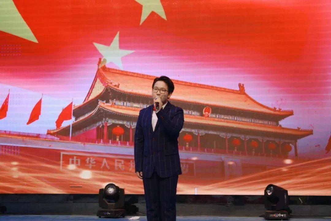 逃离古老的乡村房子